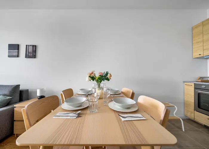 Praga - Workspace, Balcony And Parking By Rentujemy Apartment