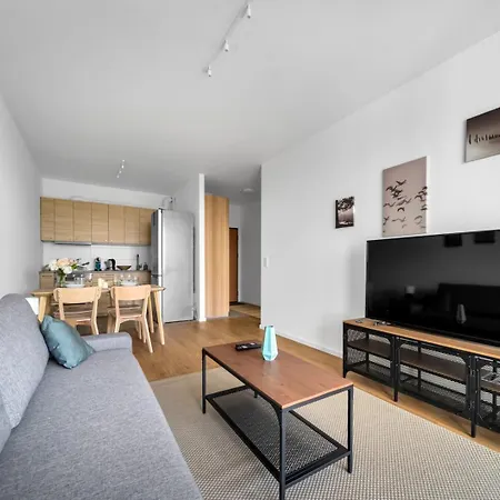 Praga - Workspace, Balcony And Parking By Rentujemy Apartment