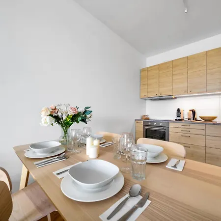 Praga - Workspace, Balcony And Parking By Rentujemy