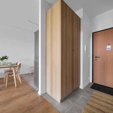 Praga - Workspace, Balcony And Parking By Rentujemy Daire Varşova