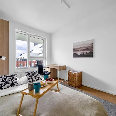 Praga - Workspace, Balcony And Parking By Rentujemy Apartment