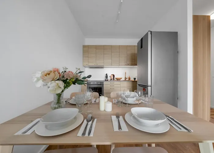 아파트 Praga - Workspace, Balcony And Parking By Rentujemy