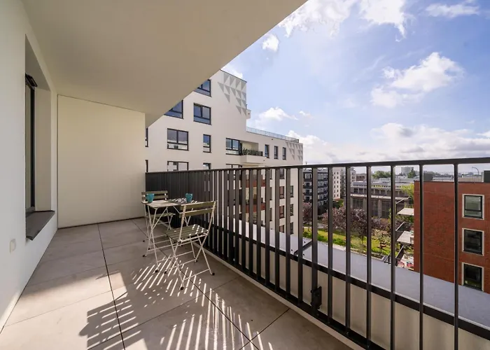 Praga - Workspace, Balcony And Parking By Rentujemy